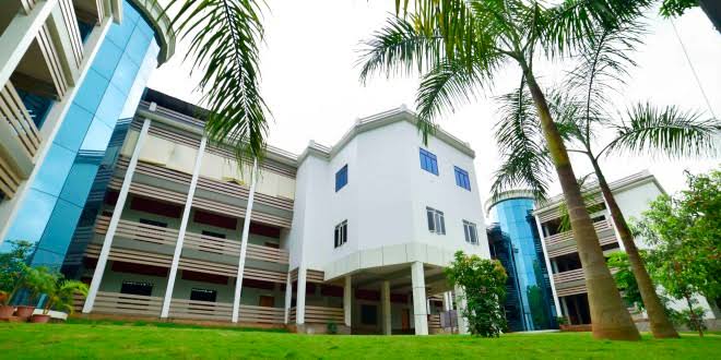ലോക്ഡൗൺ: ജീവനക്കാർക്ക് നേരത്തെ  വേതനം നൽകി ഐഡിയൽ സ്കൂൾ