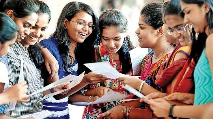 കേരളത്തിൽ പാഠ്യപദ്ധതി പരിഷ്കരണം പ്രഖ്യാപിച്ചു: 2022 ജനുവരിയിൽ കരട് തയ്യാറാക്കും