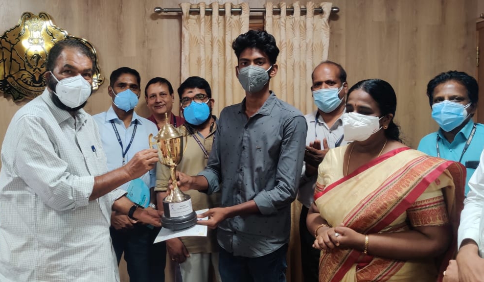 അഖിലേന്ത്യാ ട്രേഡ് ടെസ്റ്റിലെ ഒന്നാമന് വിദ്യാഭ്യാസവകുപ്പിന്റെ ആദരം