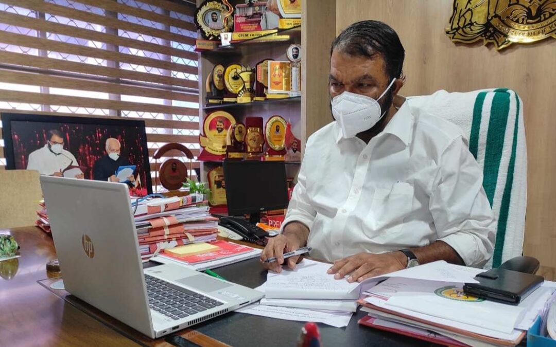 വാക്സിൻ എടുക്കാത്ത അധ്യാപകർ സ്കൂളിൽ എത്തുന്നത് പ്രോത്സാഹിപ്പിക്കില്ല; വിദ്യാഭ്യാസ മന്ത്രി