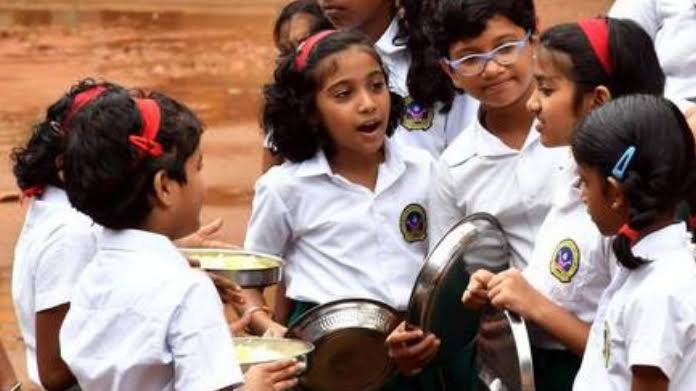 നവംബർ ഒന്നുമുതൽ ഉച്ചഭക്ഷണ വിതരണം ആരംഭിക്കും: നിർദ്ദേശങ്ങൾ പാലിക്കണം