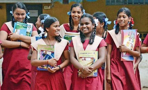 സ്കൂളുകളിൽ യൂണിഫോം: പലയിടത്തും സമ്മിശ്ര പ്രതികരണം