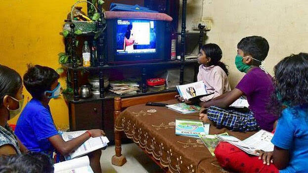 ഇന്നുമുതൽ ഓൺലൈൻ ക്ലാസുകൾക്കും അവധി: ഹയർസെക്കൻഡറി ക്ലാസുകൾ ഉണ്ടാകും