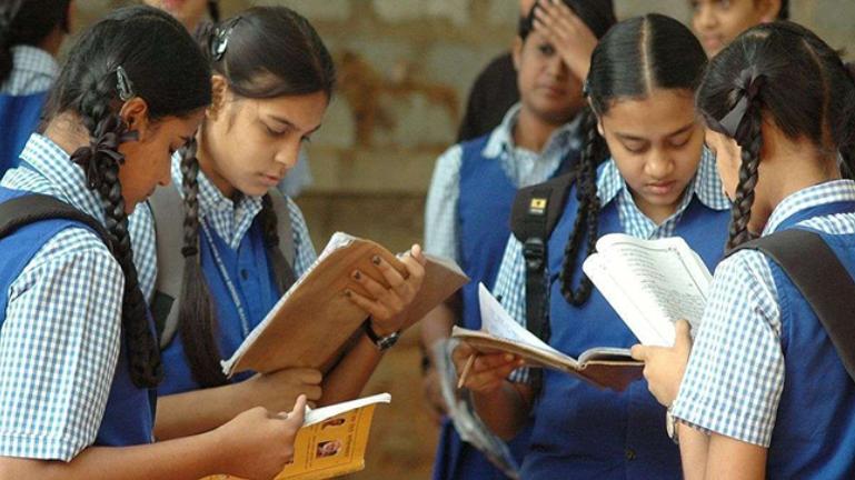 എസ്എസ്എൽസി, പ്ലസ് ടു പരീക്ഷകളുടെ ടൈം ടേബിൾ പുറത്തിറങ്ങി: പരീക്ഷ രാവിലെ 9.45 മുതൽ