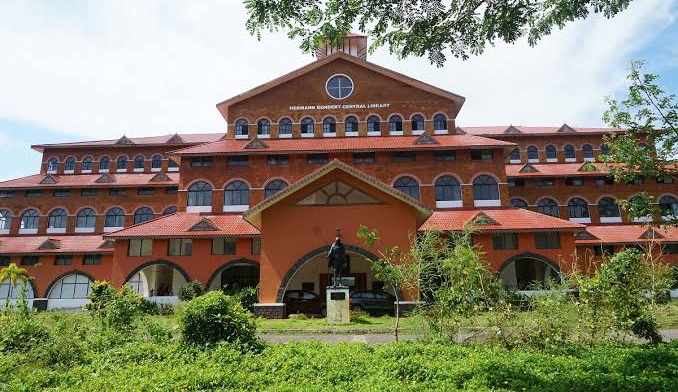 കണ്ണൂർ സർവകലാശാലയിലെ ചോദ്യപേപ്പർ ആവർത്തനത്തിൽ നടപടി