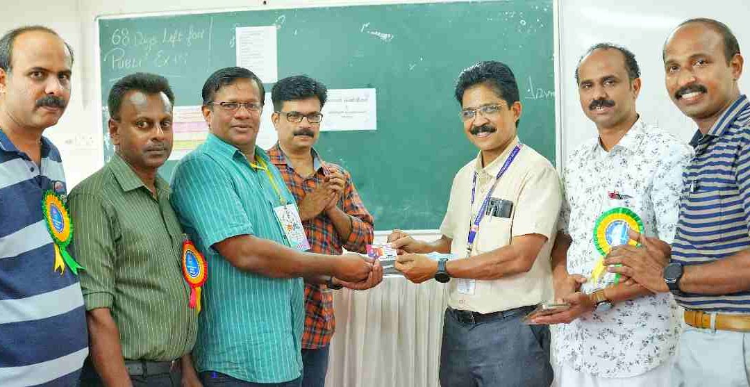 ലഹരിമുക്ത കലാലയത്തിനായി അണിനിരക്കാം: സ്കൂൾ വാർത്ത 2023ലെ ലഘുലേഖ പുറത്തിറക്കി