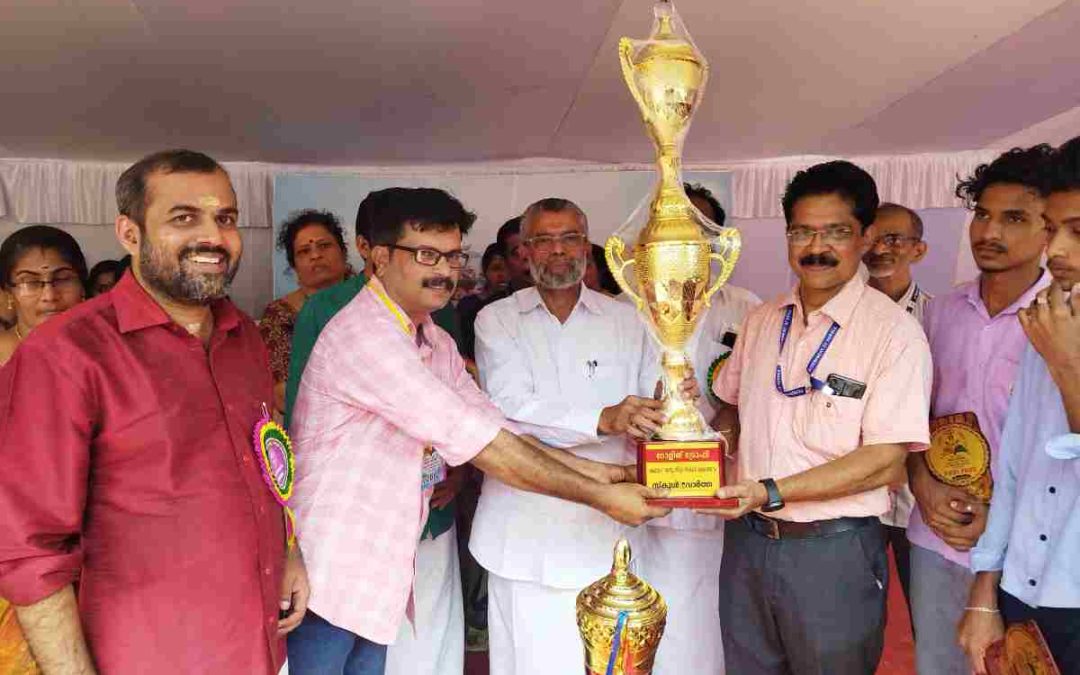 സംസ്ഥാനത്തെ ഏറ്റവും വലിയ ജില്ലാ സ്കൂൾ കലോത്സവത്തിന് ഇനി സ്കൂൾ വാർത്തയുടെ റോളിങ് ട്രോഫികൾ