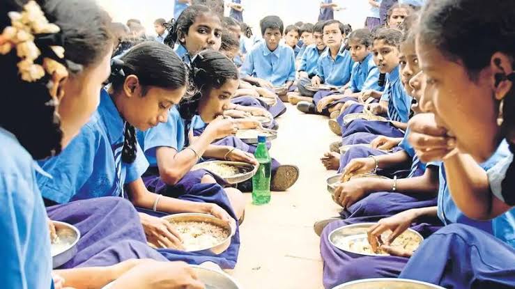 പരീക്ഷാ ദിവസങ്ങളിൽ ആവശ്യമുള്ള വിദ്യാർത്ഥികൾക്ക് ഉച്ചഭക്ഷണം നൽകണം: ഉത്തരവിറങ്ങി