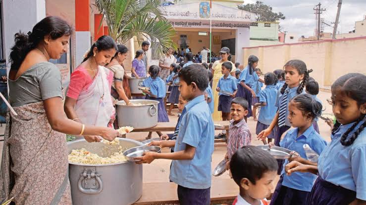 ഉച്ചഭക്ഷണ പദ്ധതി: സ്കൂളുകൾക്കും തൊഴിലാളികൾക്കുമുള്ള കുടിശിക വിതരണം തുടങ്ങി