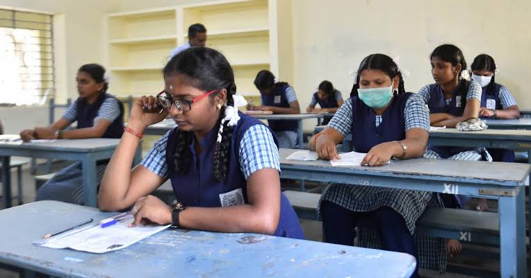 എസ്എസ്എൽസി പരീക്ഷയ്ക്ക് 4,27,105 വിദ്യാർത്ഥികൾ: ഹയർ സെക്കന്ററിയിലടക്കം ആകെ പരീക്ഷ എഴുതുന്നത് 13.43ലക്ഷം പേർ