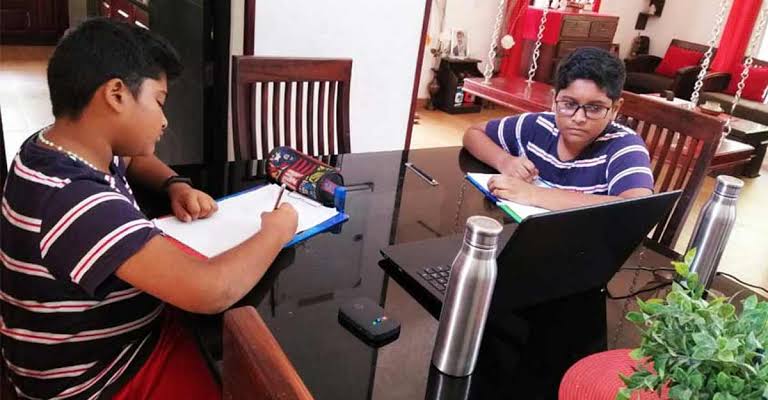 സംസ്ഥാനത്ത് അവധിക്കാല ക്ലാസുകൾ വരുന്നു: ‘വീട്ടുമുറ്റത്തെ വിദ്യാലയം’