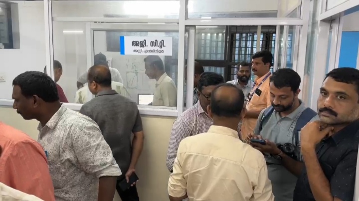 സ്വകാര്യ സ്കൂൾ കെട്ടിടത്തിന് ഫിറ്റ്‌നസ് നൽകാൻ ഒരു ലക്ഷം രൂപ കൈക്കൂലി: അസി. എഞ്ചിനീയറും ഇടനിലക്കാരനും വിജിലൻസ് പിടിയിൽ