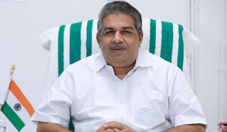 കേരളത്തില്‍ പത്താംക്ലാസ് ജയിച്ചവരിൽ പലർക്കും എഴുത്തും വായനയും അറിയില്ല: മന്ത്രി സജി ചെറിയാൻ
