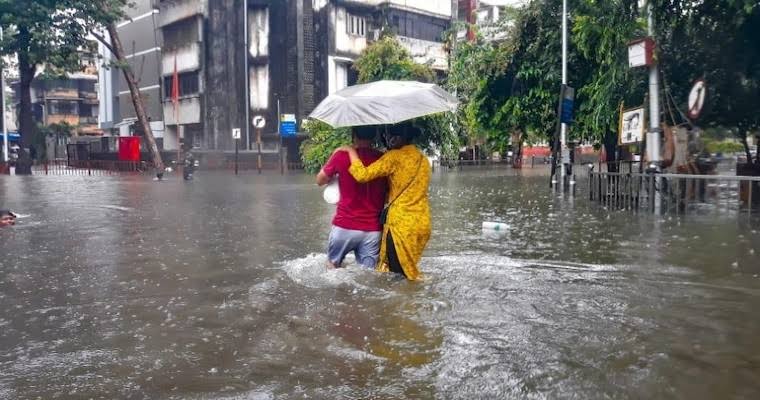 നാളെ 10 ജില്ലകളിൽ അവധി: മഴ ശക്തമാകും