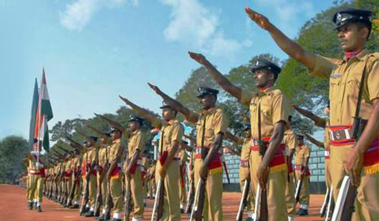 കേരള പോലീസിൽ സ്പെഷ്യൽ കോൺസ്റ്റബിൾ നിയമനം: അപേക്ഷ 3വരെ മാത്രം 